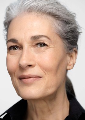 menopause-why-does-my-skin-feel-drier-at-50-than-at-30